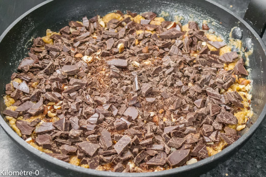 Cookie aux noisettes et chocolat, cuit à la poêle - Étape 6
