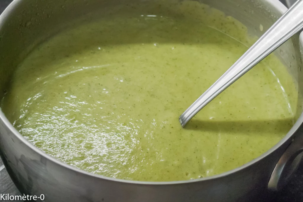 Velouté de courgettes au bouillon de volaille maison - Étape 3