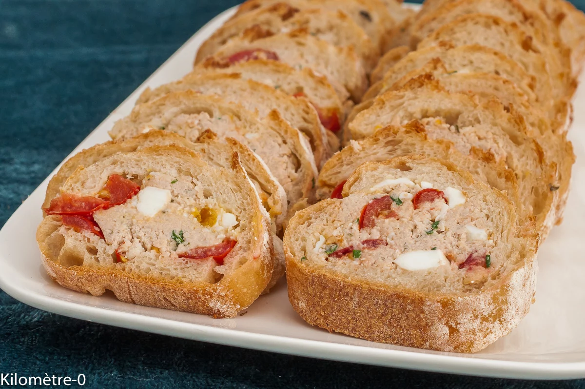 Photo de recette de baguette, farcie, thon, œufs, tomates, facile, rapide, économique, apéro, pain farci, Kilomètre-0, blog de cuisine réalisée à partir de produits de saison et issus de circuits courts