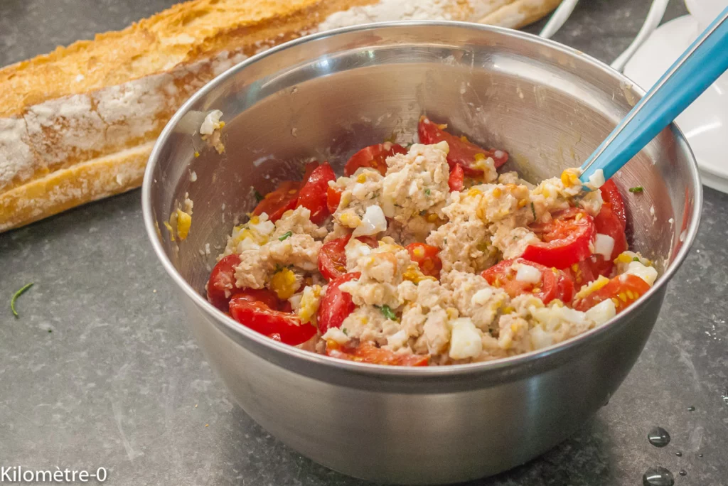 Baguette farcie au thon, œufs et tomates - Étape 6