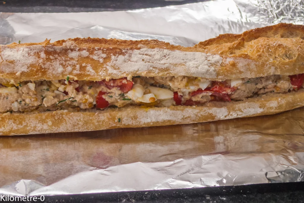 Baguette farcie au thon, œufs et tomates - Étape 7