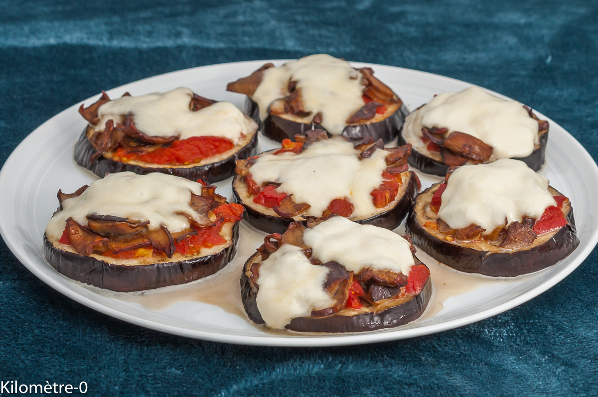 Photo de recette de pizza, aubergine, cèpes, tomate,  fromage, mozzarella, légumes, été, automne, apéro, végétarien, buffet, Kilomètre-0, blog de cuisine réalisée à partir de produits de saison et issus de circuits courts