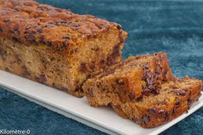 Photo de recette de zucchini bread, pépites de chocolat, chocolat, gâteau au chocolat, cake, facile, gâteaux aux légumes, courgettes, cuisine américaine, dessert américain, USA, Etats Unis, Kilomètre-0, blog de cuisine réalisée à partir de produits de saison et issus de circuits courts