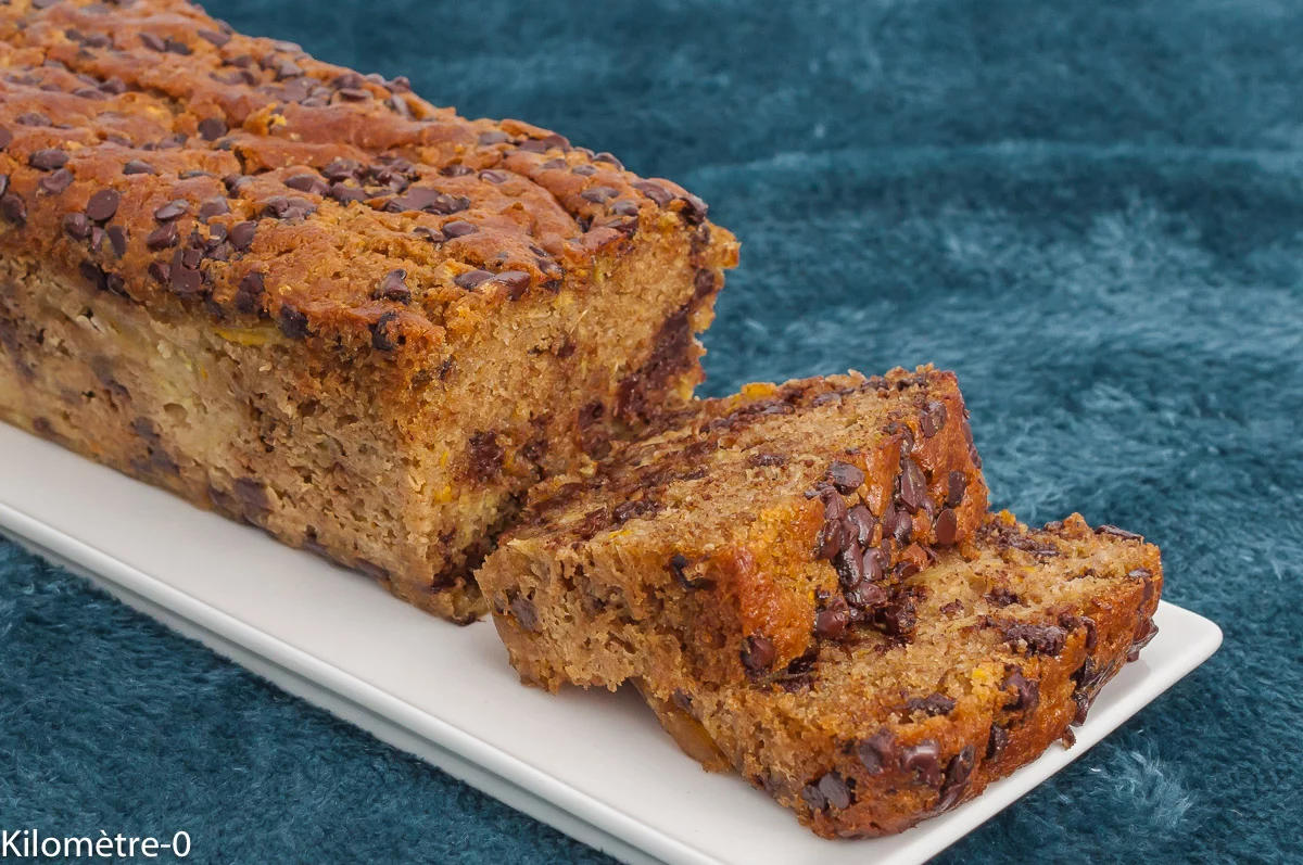 Photo de recette de zucchini bread, pépites de chocolat, chocolat, gâteau au chocolat, cake, facile, gâteaux aux légumes, courgettes, cuisine américaine, dessert américain, USA, Etats Unis, Kilomètre-0, blog de cuisine réalisée à partir de produits de saison et issus de circuits courts