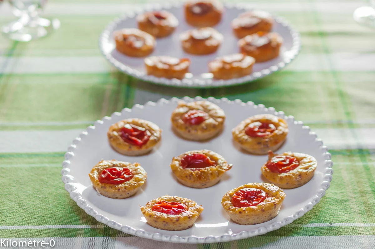 Photo de recette d'apéro, facile, rapide, bouchées salées, bouchées apéritives, chorizo, tomates, moutarde, végétarien, Kilomètre-0, blog de cuisine réalisée à partir de produits de saison et issus de circuits courts