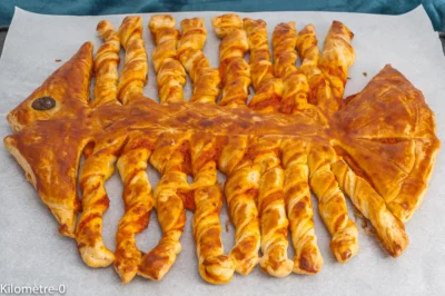 Photo de recette de poisson, feuilleté, apéro, apéritif, 1er avril, poisson d'avril, farce, original, apéro original, facile, bio, pesto, poivrons,  Kilomètre-0, blog de cuisine réalisée à partir de produits de saison et issus de circuits courts