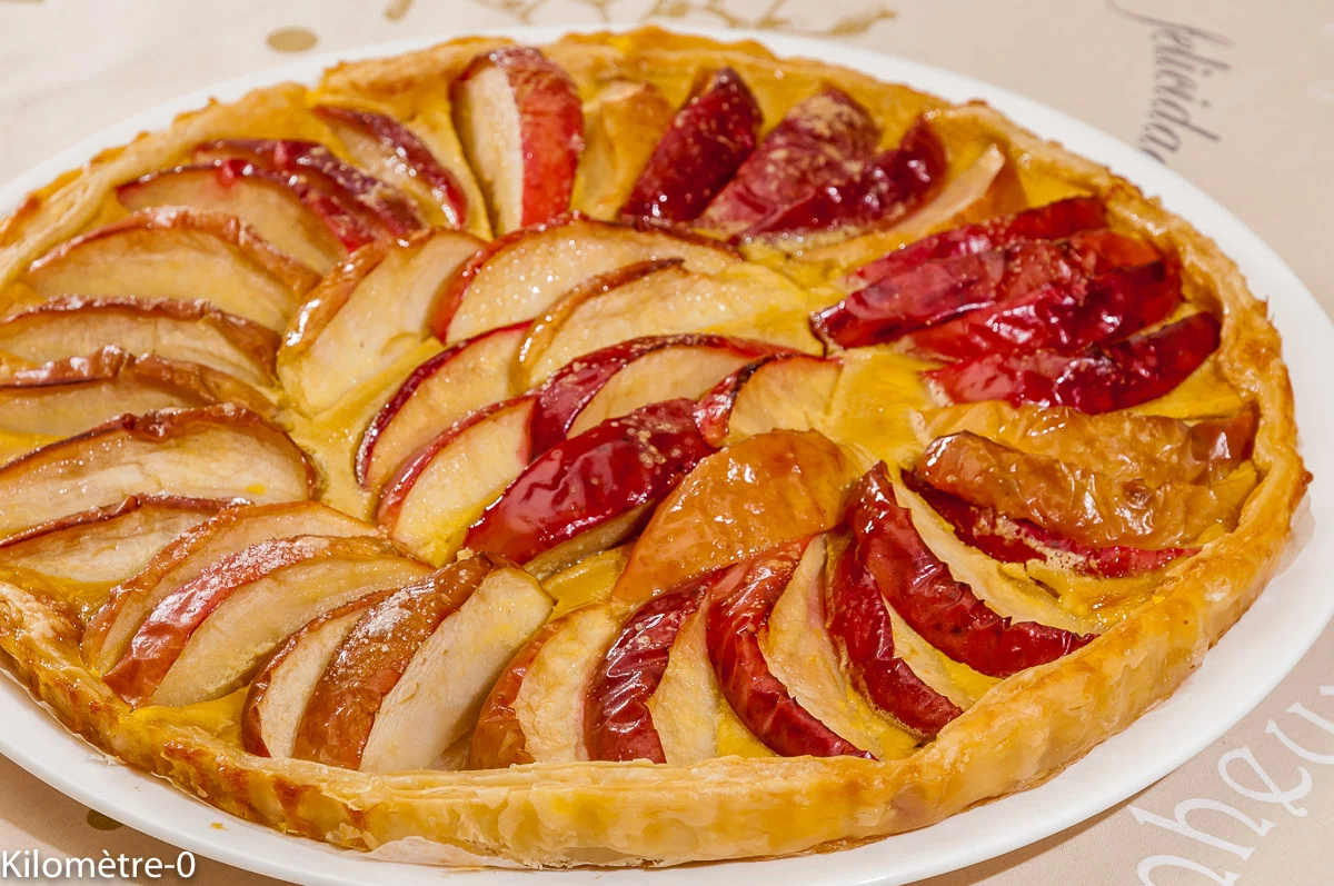 Photo de recette de tarte aux pommes, fine, tarte, dessert, gâteau, facile, bio, automne, hiver, rapide, pâte feulletée, Kilomètre-0, blog de cuisine réalisée à partir de produits de saison et issus de circuits courts