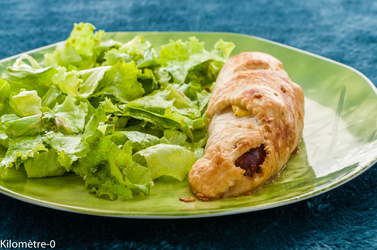 Photo de recette de friand, saucisses, merguez, moutarde, tomates, feuilleetés, entrée Kilomètre-0, blog de cuisine réalisée à partir de produits de saison et issus de circuits courts