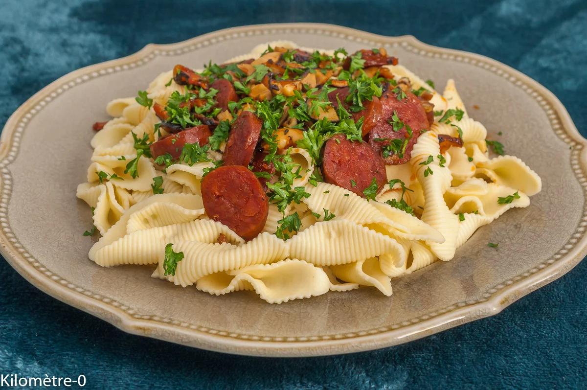 Photo de recette de pâtes, chorizo, champignons, coulemelles, facile, rapide, bio, Kilomètre-0, blog de cuisine réalisée à partir de produits de saison et issus de circuits courts