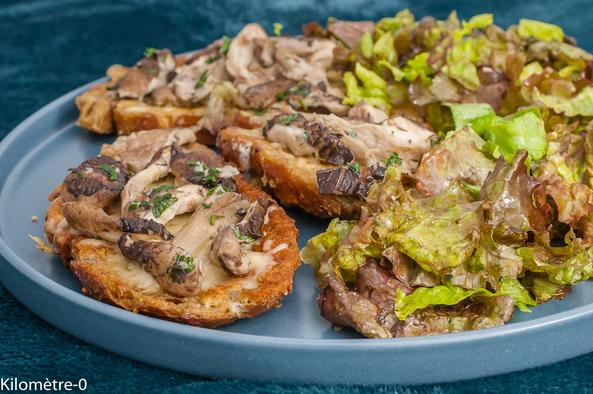 Photo de recette de pain perdu, salé, anti gaspi, économique, facile, champignons, coulemelles,salade, rapide, végétarien, Kilomètre-0, blog de cuisine réalisée à partir de produits de saison et issus de circuits courts