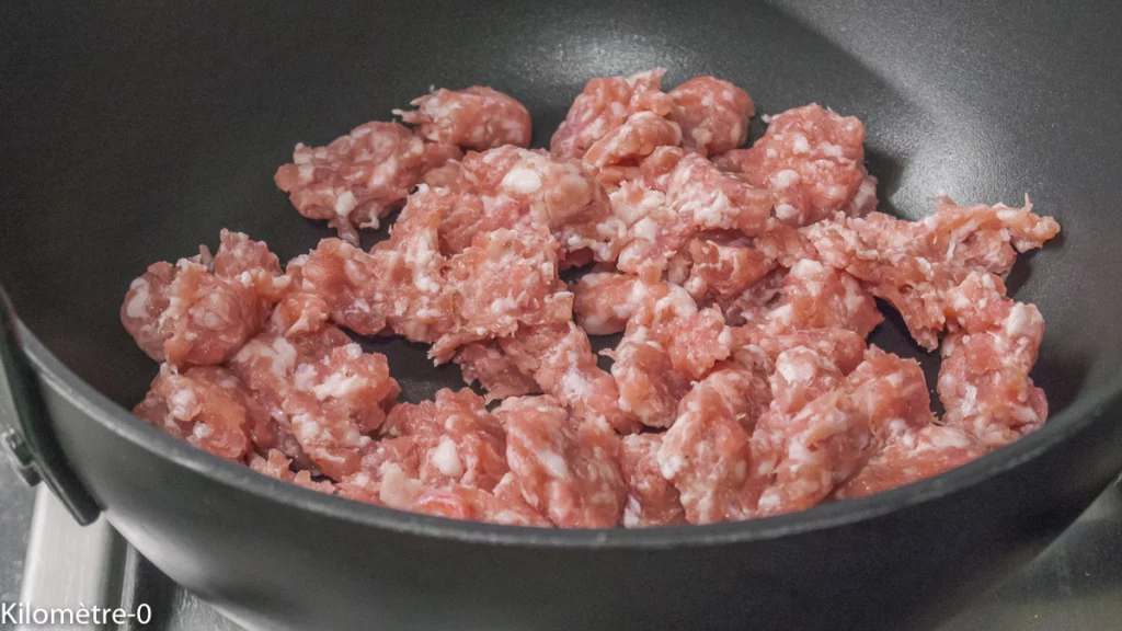 Roulés de choux aux saucisses et aux pommes - Étape 3