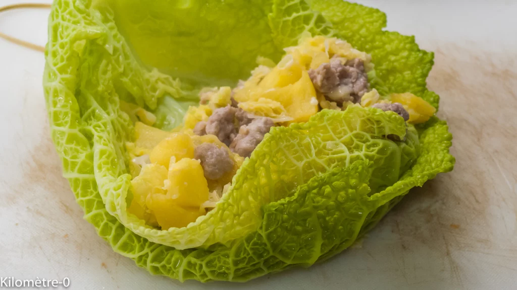 Roulés de choux aux saucisses et aux pommes - Étape 8