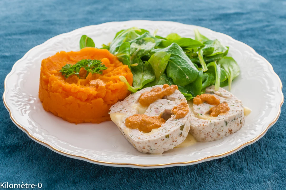 Photo de recette de roulé, ballotine, poulet, volaille, sauce, chorizo, crème, fêtes, Noël, purée, patate douce, fromage, raclette, Kilomètre-0, blog de cuisine réalisée à partir de produits de saison et issus de circuits courts