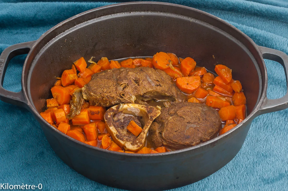 Photo de recette de plat unique, mijoté, boeuf, viande, jarret de bœuf, épices, curcuma, cumin, paprika, coriandre, cannelle, carottes, bio, facile, Kilomètre-0, blog de cuisine réalisée à partir de produits de saison et issus de circuits courts