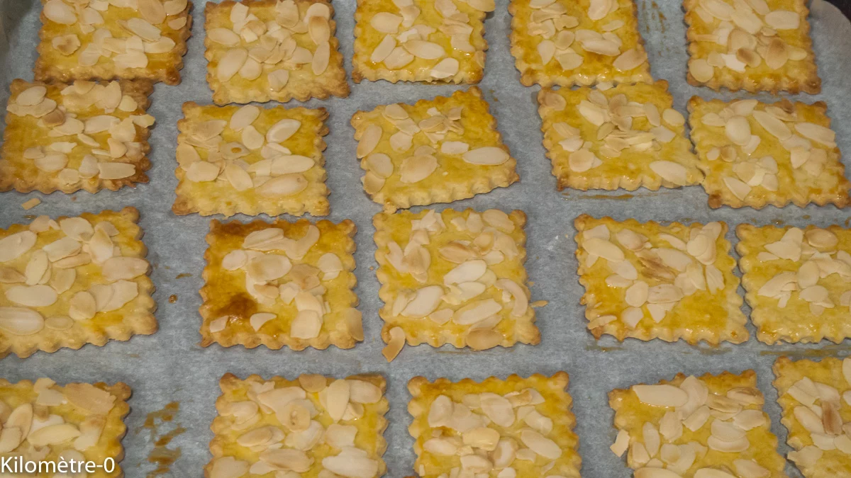 Photo de recette de petits gâteaux, sablés, beurre, amandes, bio, facile, économique, Noël, biscuits maison, Kilomètre-0, blog de cuisine réalisée à partir de produits de saison et issus de circuits courts