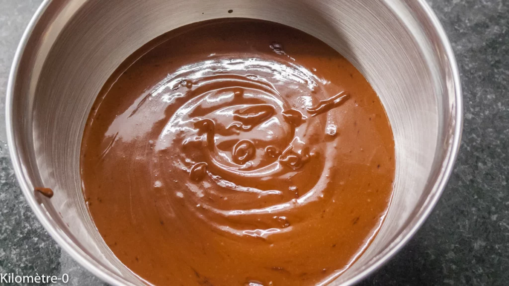Bûche à la mousse au chocolat et au rhum - Étape 13