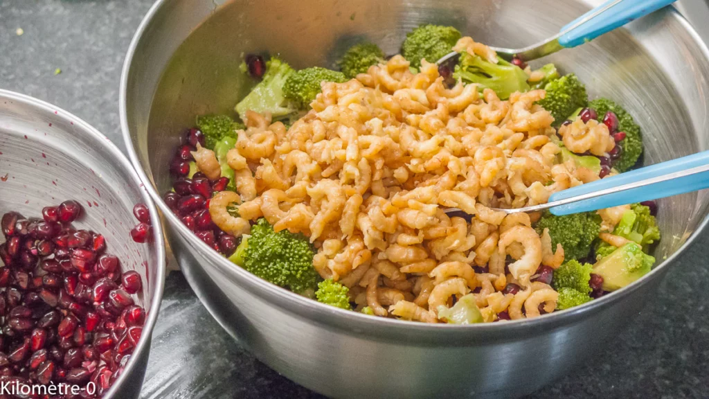 Salade de brocolis aux avocats, crevettes, saint jacques, grenade - Étape 6