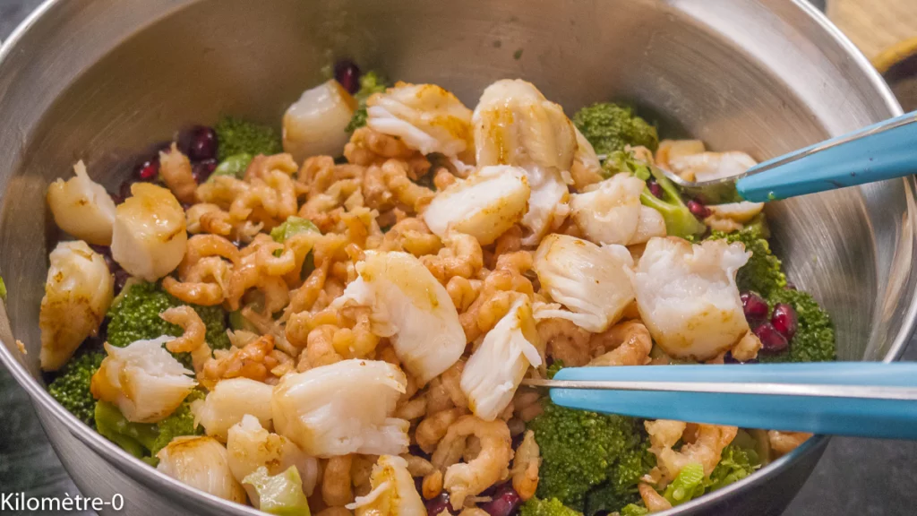 Salade de brocolis aux avocats, crevettes, saint jacques, grenade - Étape 7