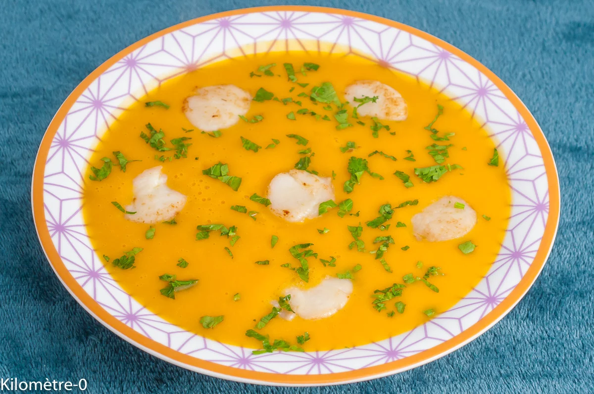 Photo de recette de soupe, velouté, courge, butternut, orange, saint-jacques, légère, facile, automne, hiver, Kilomètre-0, blog de cuisine réalisée à partir de produits de saison et issus de circuits courts
