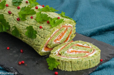 Photo de recette de bûche, biscuit roulé, salé, roulés, saumon, saumon fumé, truite fumée, légumes, apéro, fête, Noël, chou, brocolis , ricotta, léger, festif, beau, original, Kilomètre-0, blog de cuisine réalisée à partir de produits de saison et issus de circuits courts