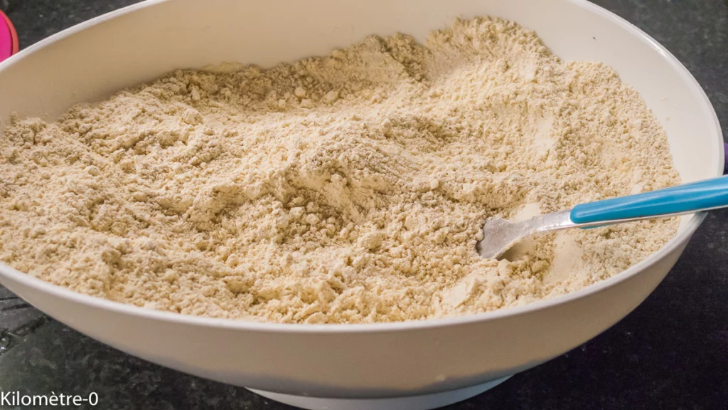 Gâteau du matin à la compote de pommes, noix et oranges - Étape 6