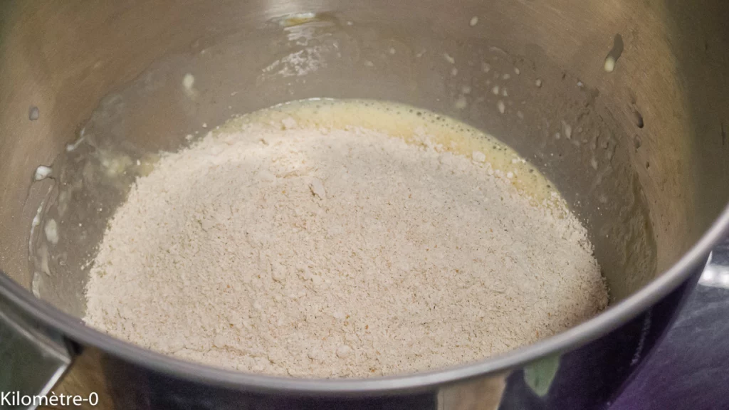 Cake salé au chorizo, olives et chèvre frais - Étape 2