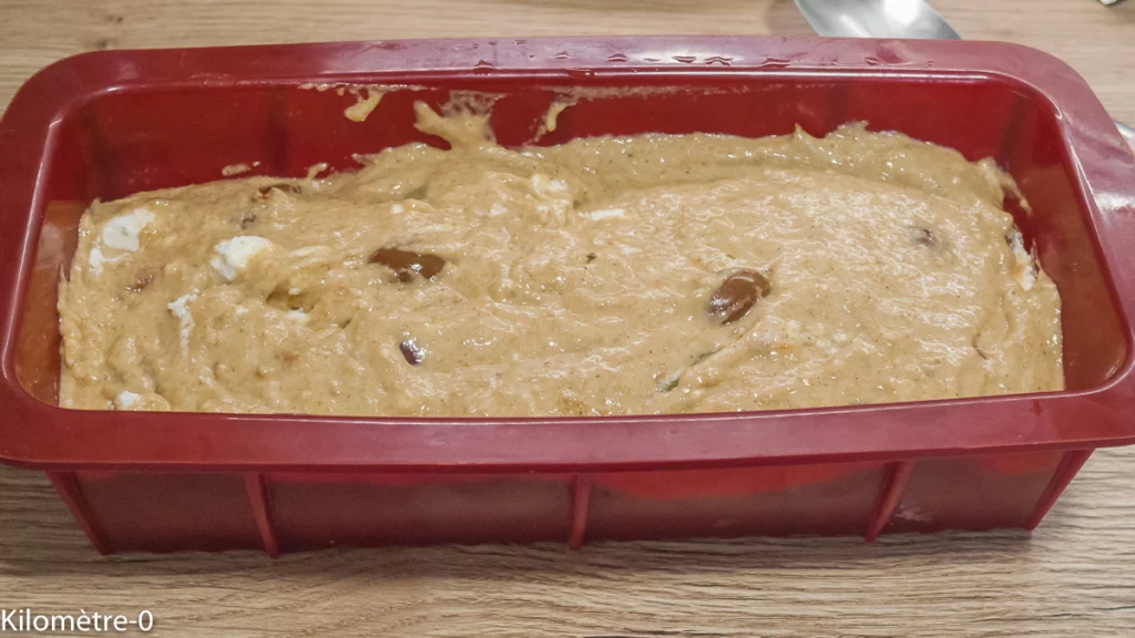 Cake salé au chorizo, olives et chèvre frais - Étape 4