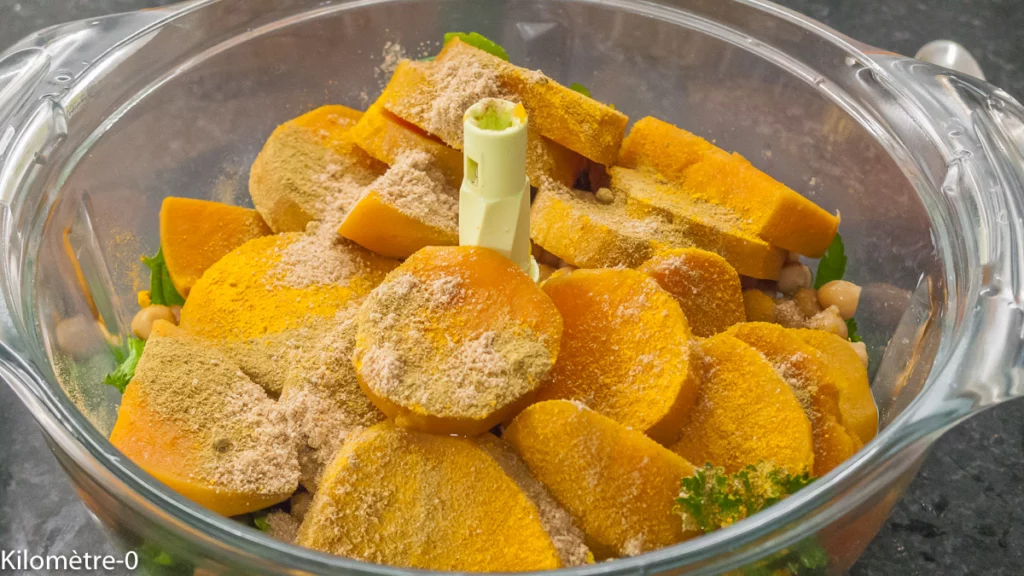 Boulettes végétariennes aux pois chiches et à la patate douce, frites au four et sauce à la crème, moutarde et soja - Étape 7