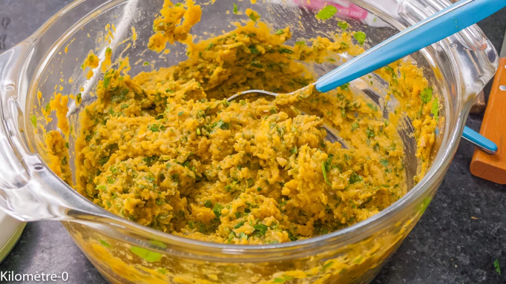 Boulettes végétariennes aux pois chiches et à la patate douce, frites au four et sauce à la crème, moutarde et soja - Étape 8