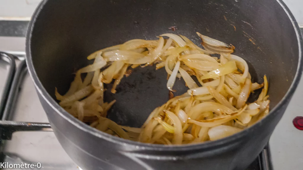 Boulettes de bœuf aux frites au four et à la sauce à la crème, moutarde et soja - Étape 3