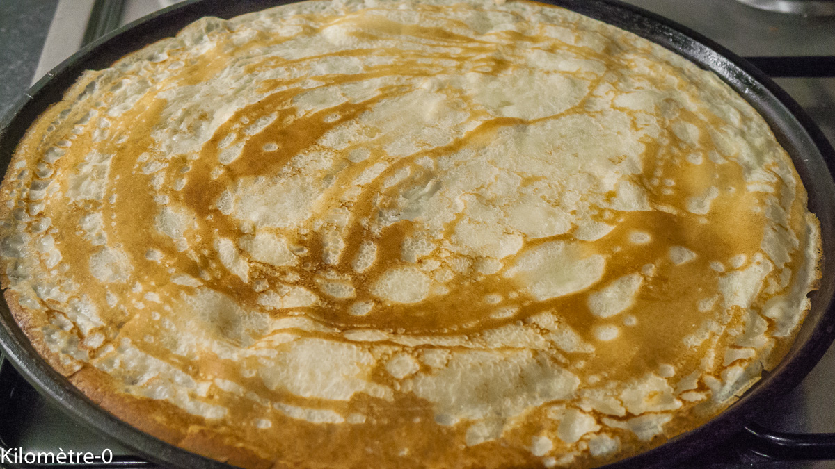 Photo de recette de pâte à crêpes, salée, facile, maison, rapide, bio, économique, crêpes maison,  Kilomètre-0, blog de cuisine réalisée à partir de produits de saison et issus de circuits courts