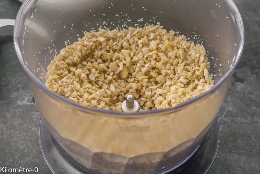 Gâteau du matin à la farine de petit épeautre et de pois chiches aux noix de cajou et raisins secs - Étape 2
