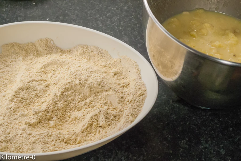 Gâteau du matin à la compote de pommes, aux bananes et aux farines de pois chiches et de petit épeautre - Étape 3