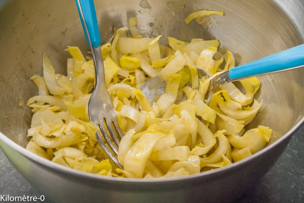 Salade d&rsquo;endives aux kiwis, avocat, bleu et noisettes - Étape 2