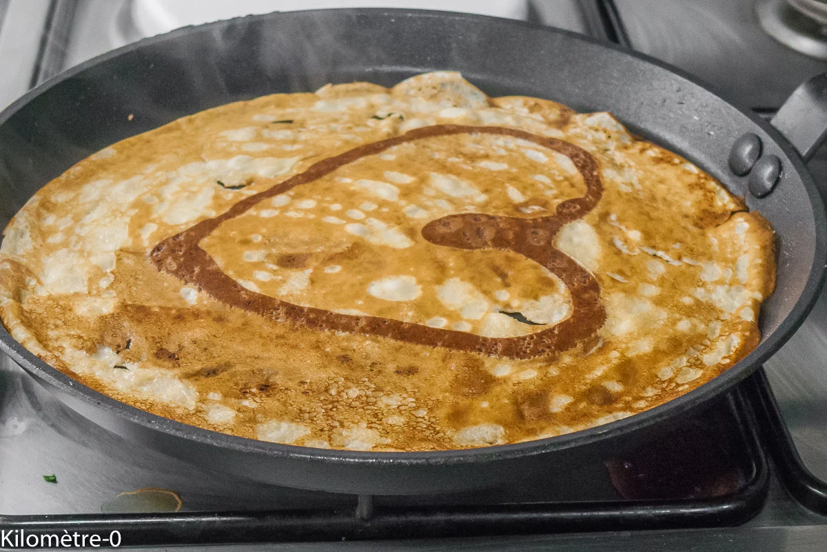 Photo de recette de crêpes, crêpes sucrées, coeur, Saint Valentin, crêpes originales, chocolat, chandeleur, mardi gras, carnaval, facile, originales, festives, belles, bio, Kilomètre-0, blog de cuisine réalisée à partir de produits de saison et issus de circuits courts
