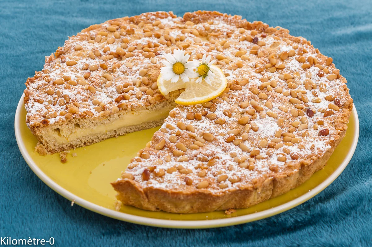 Photo de recette italienne, torta della nonna, gâteau, grand-mère, crème pâtissière, crème au citron, pignons de pins, gourmand, fête, beau, original, fêtes, Pâques, de Kilomètre-0, blog de cuisine réalisée à partir de produits de saison et issus de circuits courts