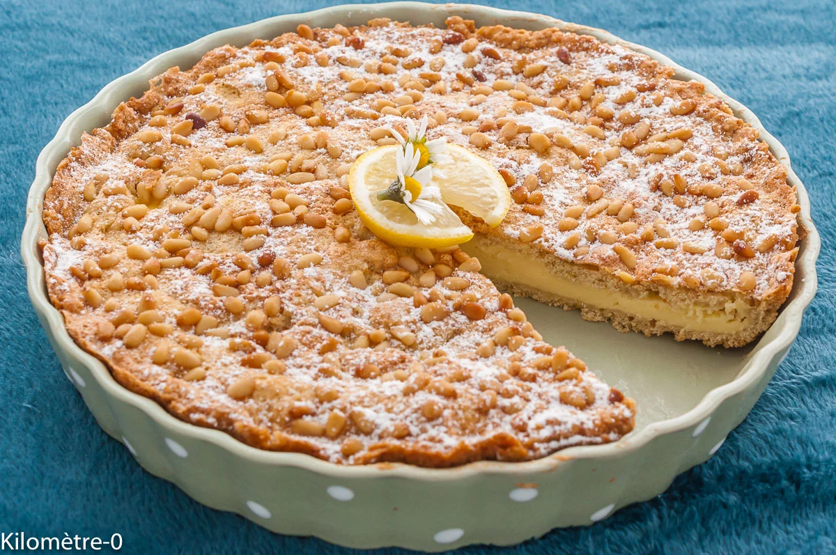 Photo de recette italienne, torta della nonna, gâteau, grand-mère, crème pâtissière, crème au citron, pignons de pins, gourmand, fête, beau, original, fêtes, Pâques, de Kilomètre-0, blog de cuisine réalisée à partir de produits de saison et issus de circuits courts