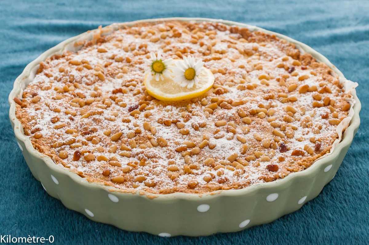 Photo de recette italienne, torta della nonna, gâteau, grand-mère, crème pâtissière, crème au citron, pignons de pins, gourmand, fête, beau, original, fêtes, Pâques, de Kilomètre-0, blog de cuisine réalisée à partir de produits de saison et issus de circuits courts