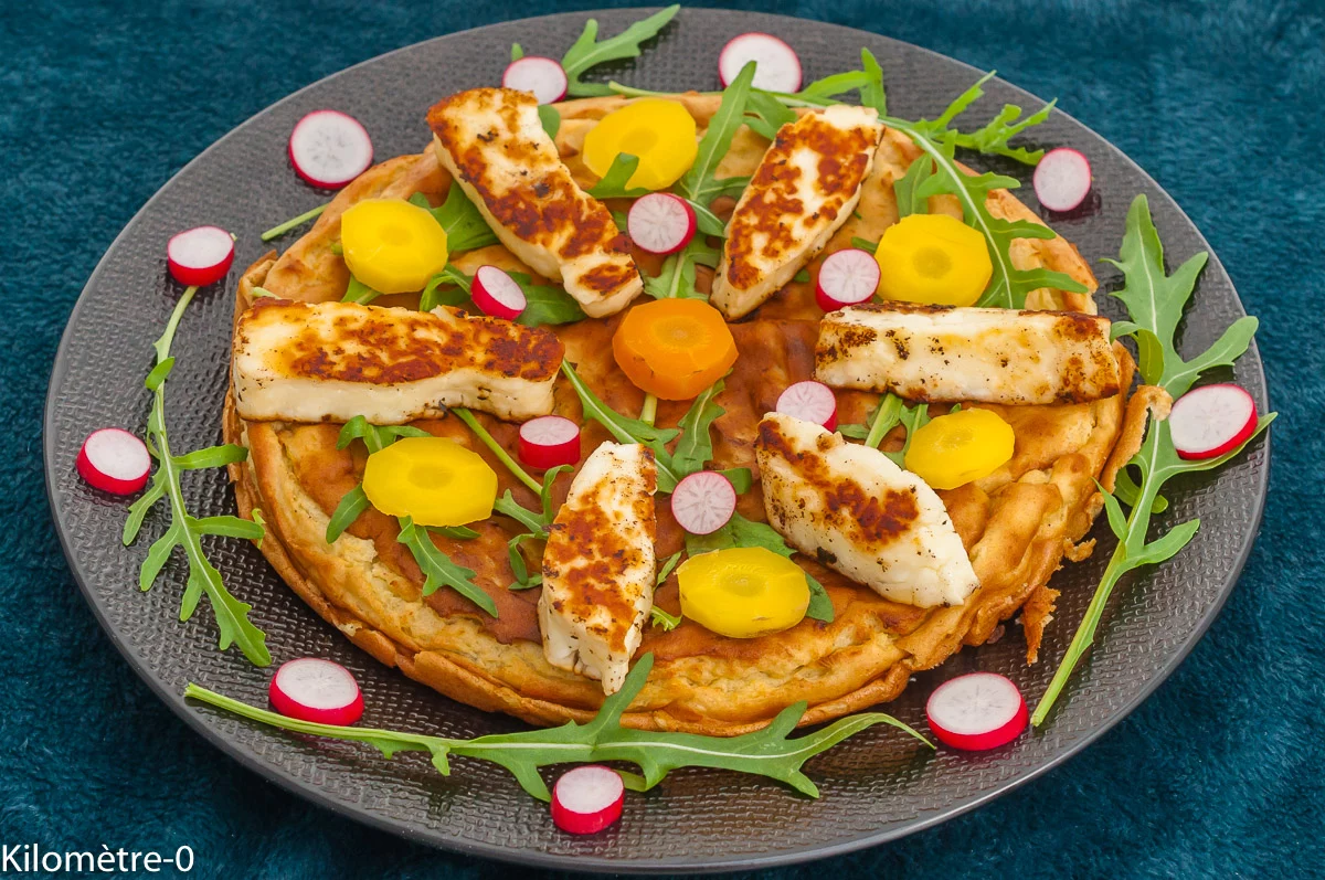Photo de recette de pain plat, pommes de terre, halloumi, carottes, radis, légumes, végétarien, végé, facile, économique, Kilomètre-0, blog de cuisine réalisée à partir de produits de saison et issus de circuits courts