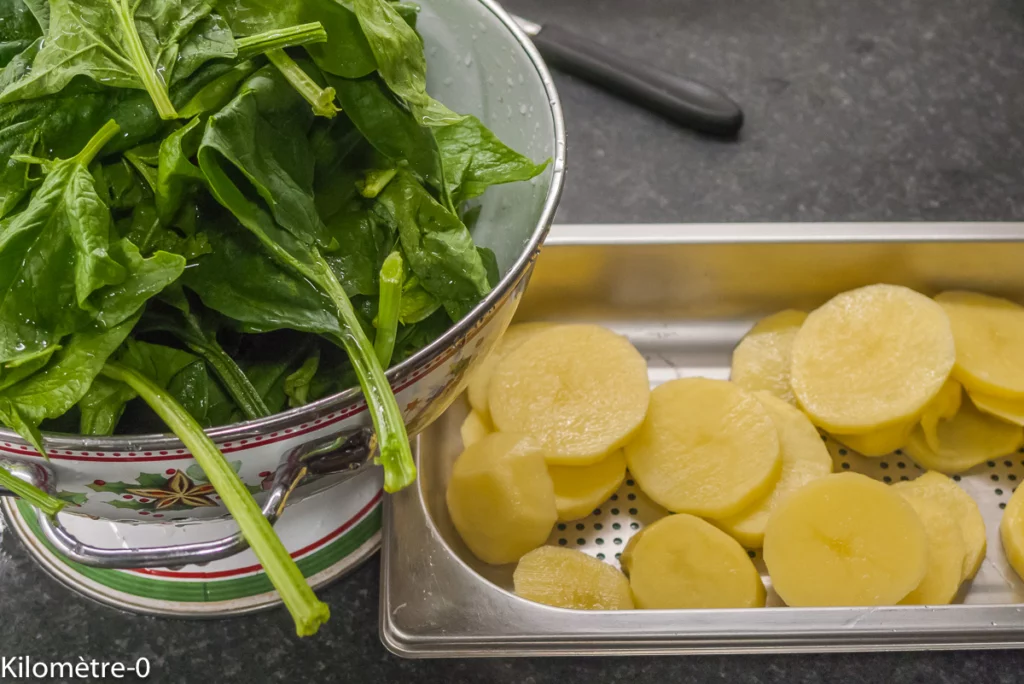 Oeufs sur le plat, épinards aux pommes de terre - Étape 1