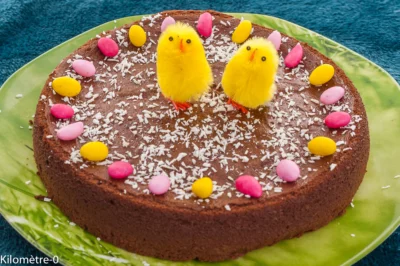 Photo de recette de  fondant, chocolat, Pâques, oeufs de Pâques, facile, moelleux, gâteau, Kilomètre-0, blog de cuisine réalisée à partir de produits de saison et issus de circuits courts