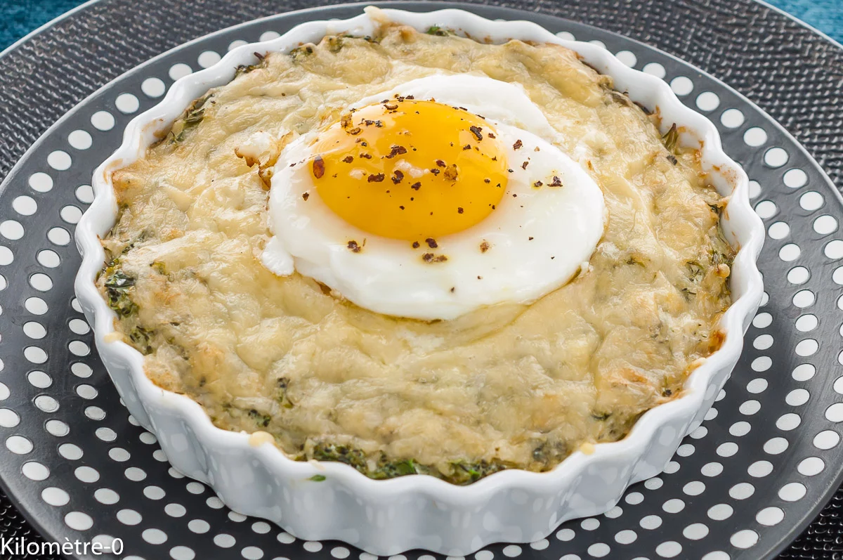 Photo de recette végétarienne, flan, salé, brocolis ,herbes, oeufs sur le plat, fromage, emmental, facile, printemps, automne, chou, Kilomètre-0, blog de cuisine réalisée à partir de produits de saison et issus de circuits courts