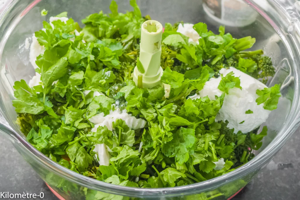Flans de brocolis aux herbes, oeufs sur le plat - Étape 2