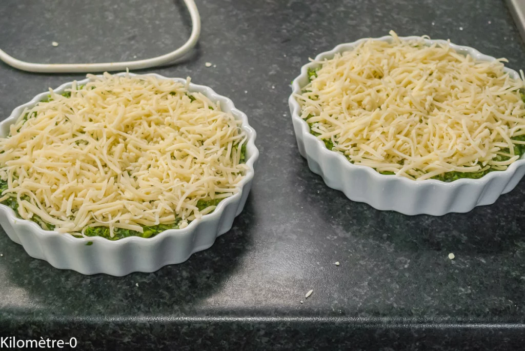 Flans de brocolis aux herbes, oeufs sur le plat - Étape 3