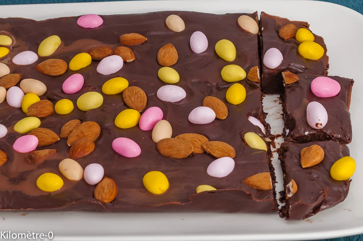Photo de recette de fudge, chocolat, Pâques, coco de Pâques, bonbons, facile, rapide, beau, original, gourmand, goûter, dessert, Kilomètre-0, blog de cuisine réalisée à partir de produits de saison et issus de circuits courts