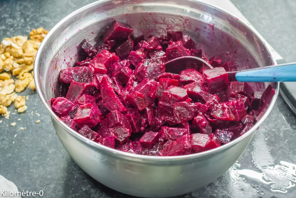 Salade de betteraves rouges aux noix et à la truite fumée - Étape 2