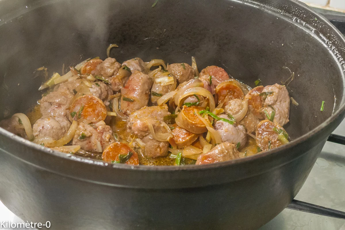 Photo de recette de boulettes, merguez, bœuf, viande, légumes de printemps , légumes, carottes, petits pois, printemps, mijoté, facile, bio, Kilomètre-0, blog de cuisine réalisée à partir de produits de saison et issus de circuits courts
