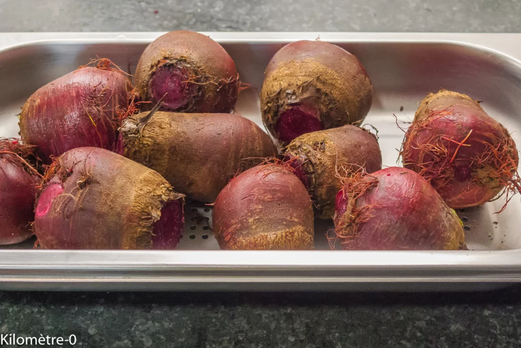 Salade de betteraves rouges aux noix et à la sauce fêta - Étape 1