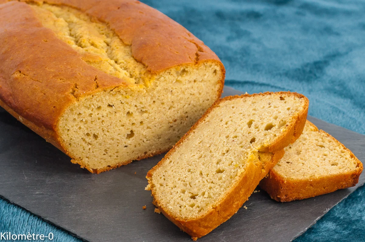 Photo de recette de gâteau du matin, cake, goûter, petit déjeuner, protéiné, farine d'amande, facile, vanille, rapide, Kilomètre-0, blog de cuisine réalisée à partir de produits de saison et issus de circuits courts