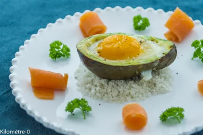 Photo de recette,avocado ripieno, avocat, farci, oeuf, oeuf sur le plat, truite fumée, saumon fumé, facile, rapide, healthy, Kilomètre-0, blog de cuisine réalisée à partir de produits de saison et issus de circuits courts